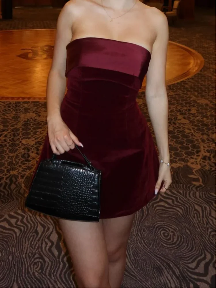 Scarlett™ | Мини рокля в бордо без гръб